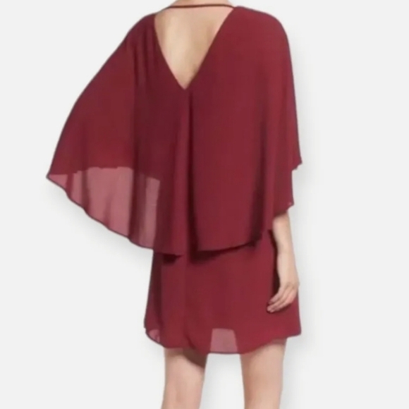 Cupcakes & Cashmere Revolve Suki cape red wine Vneck mini dress size L - Picture 2 of 9